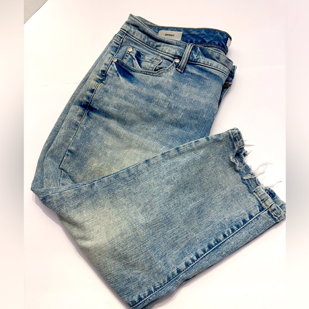 Torrid crop mid-rise vintage stretch skinny jeans in light wash blue